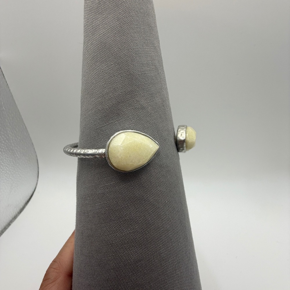 Silver Tone Hinged Cuff Bracelet Cream Faceted Teardrop Stones 19g